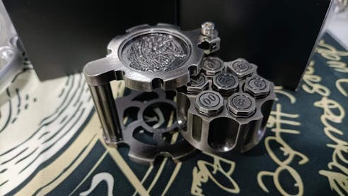 Unique dnd revolver dice set: 7 cool metal dnd bullet dice in the rotating revolver cylindrical magazine