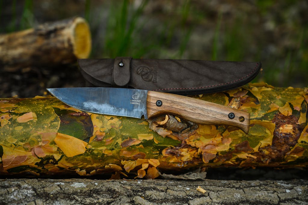 BSH3 Nightfall – Carbon Steel Fixed-Blade Bushcraft Knife Walnut Handl ...