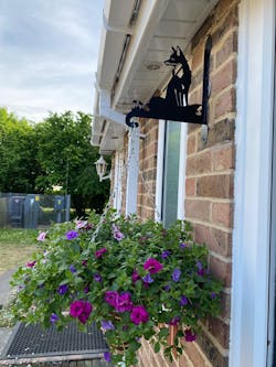 Sitting Fox Metal Hanging Bracket Plant Stand