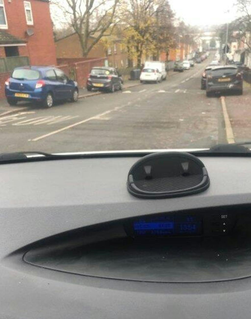 Beeasy Anti-Slip Dashboard Mount Phone Holder for iPhone/ Samsung / GPS