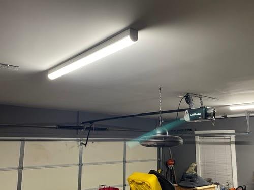 Cree LS8-80L-835-R-UL-10V: LED Strip Light Fixture | 8000lm | Bees