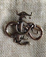 Fein gearbeitet Bronzebrosche Wikingerdrache im Urnes Stil