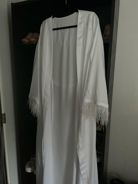 Long feather robe for bride White