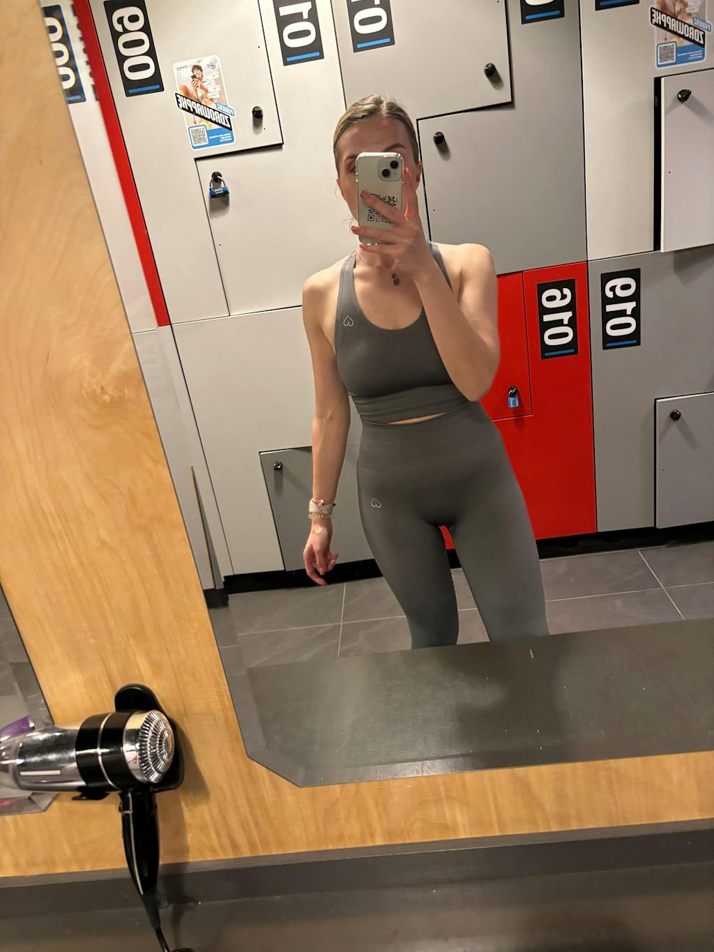 Szary Regulowany Stanik Sportowy - Body Boost