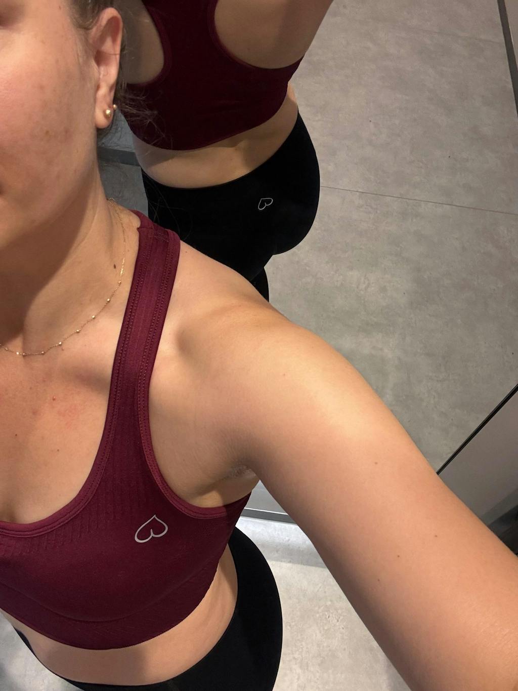 Bordowy Stanik Sportowy z Wysokim Wsparciem - Femme Force