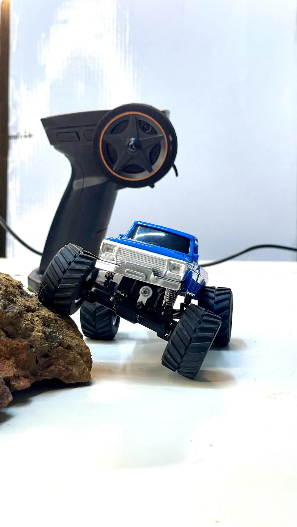 Camion RC MJX Hyper Go 10208 V2 – 1/10 électrique – Carrosserie Noire