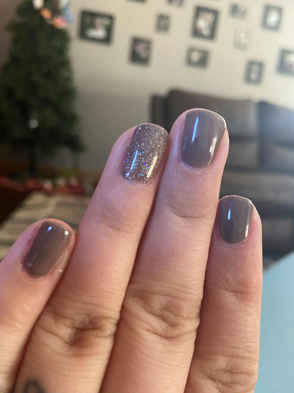 CND Shellac Statement Earrings (0.25 oz)