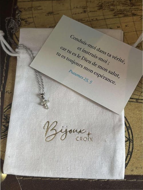Collier Croix Ève Classique