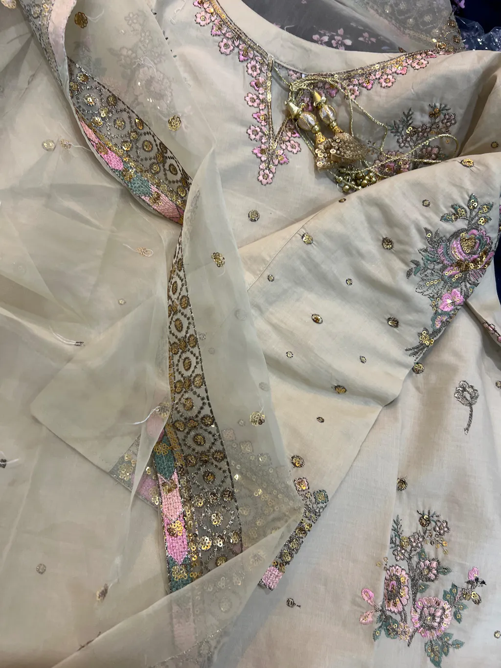 Pure cotton lawn handmade+multi bareeze embroideredalong with heavy embroidered dupatta Eid Pret✨