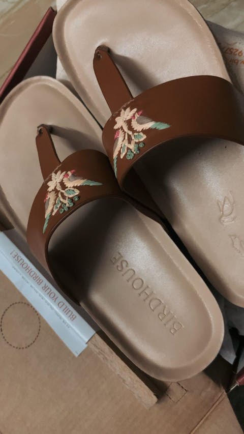 Mitthu Slides - Dark Tan