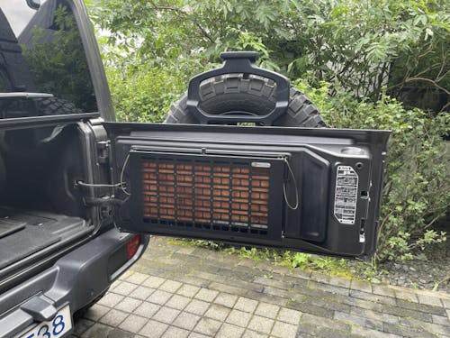 Drop Down Tailgate Table - JEEP Wrangler