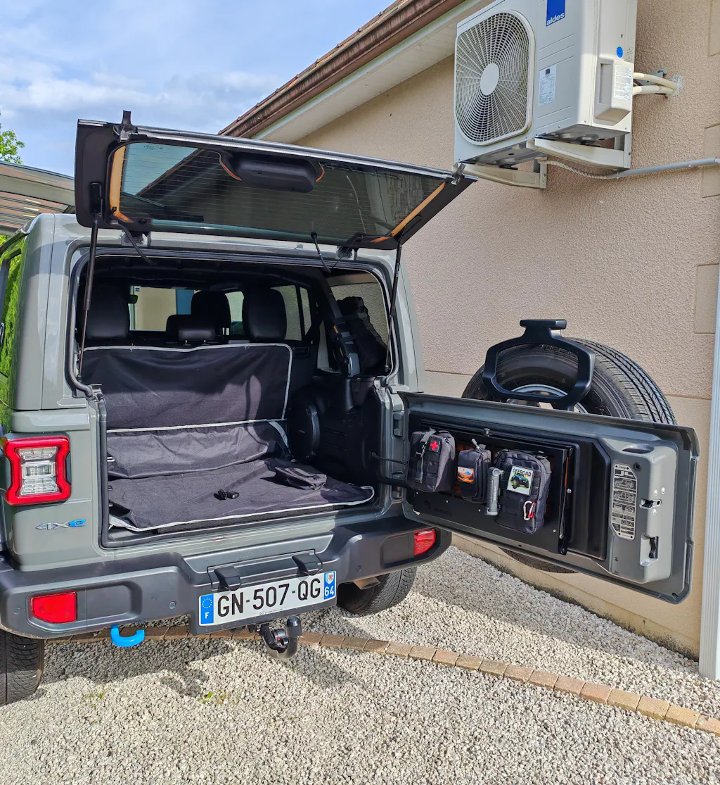 Drop Down Tailgate Table - JEEP Wrangler