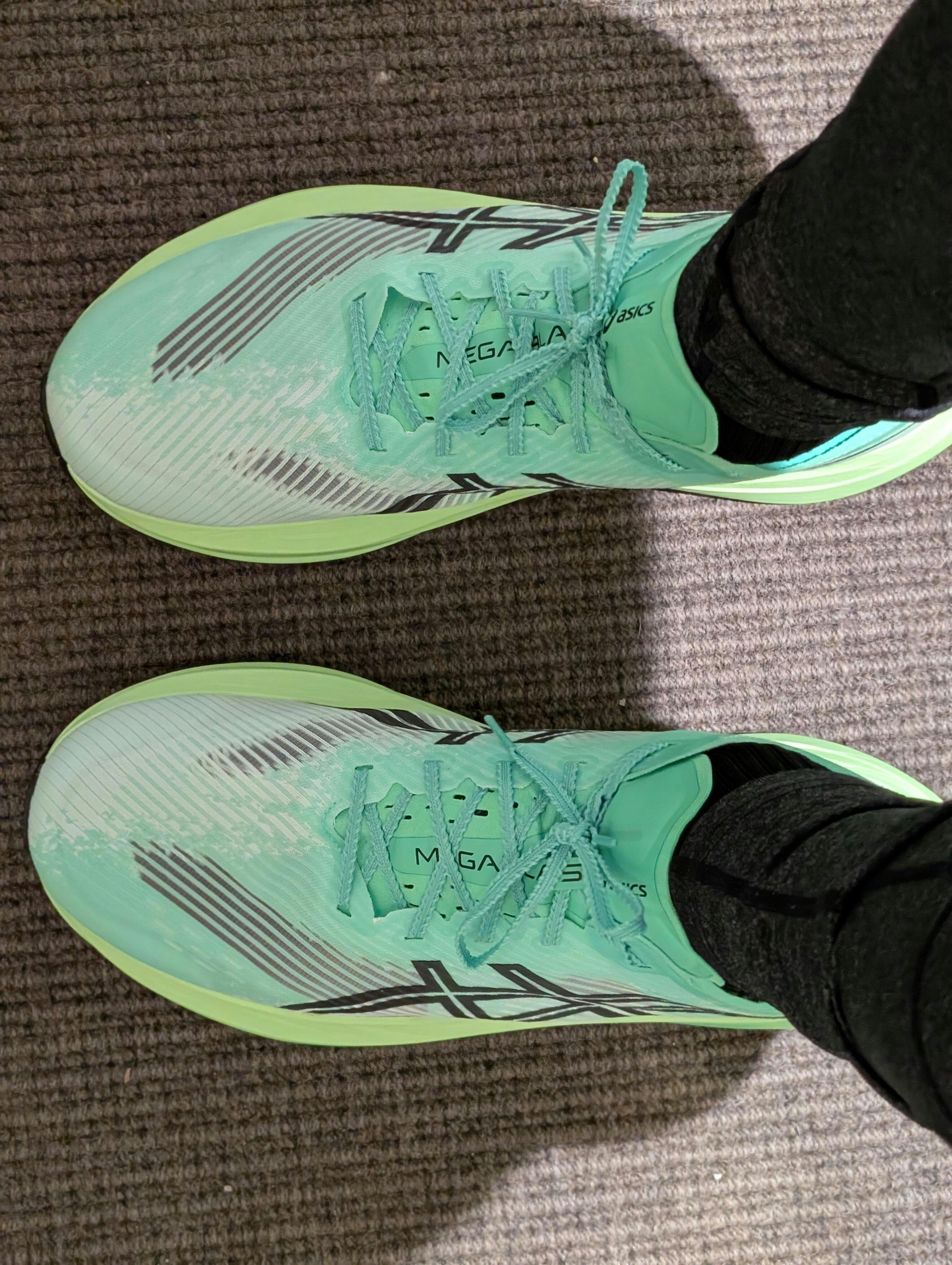 Asics Megablast - Ekiden – BlackToe Running Inc.