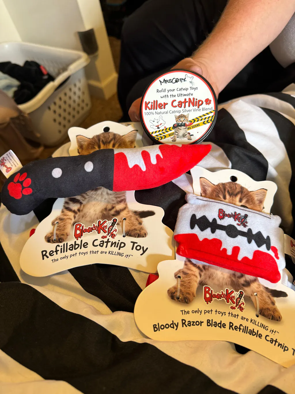 Bloody Knife® Refillable Catnip Toy