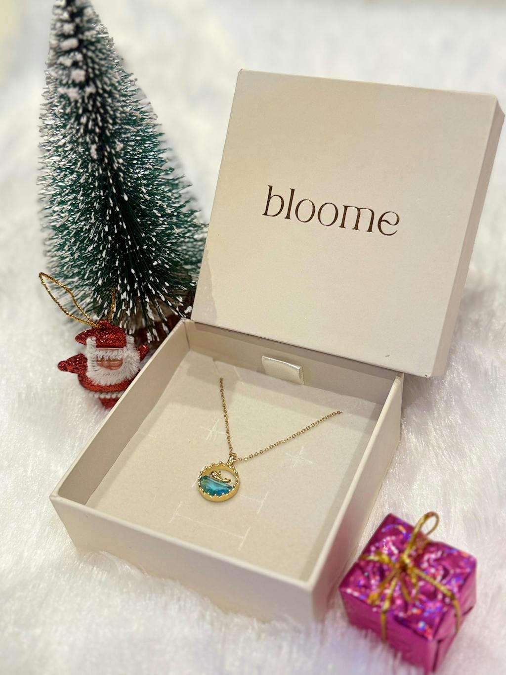 Lina - Whale Necklace