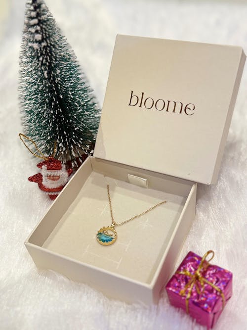 Lina - Whale Necklace