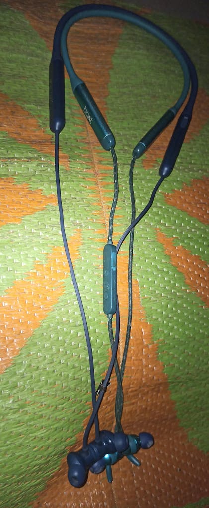 Bluetooth Earphones Boat Rockerz 255 Charging Blue Light BoAt