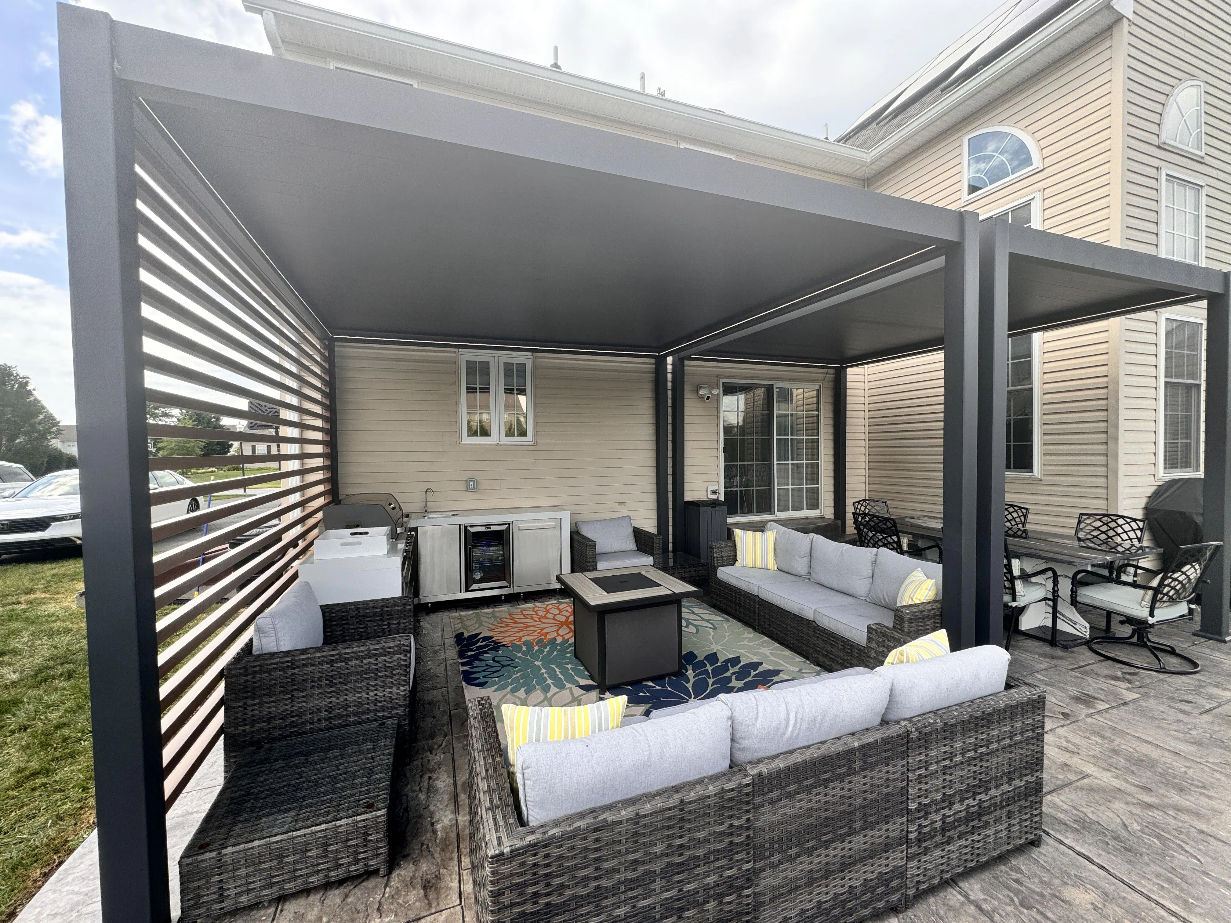 Bon Pergola Free Standing Villa Pergola With Louvers Motorization And Lighting included