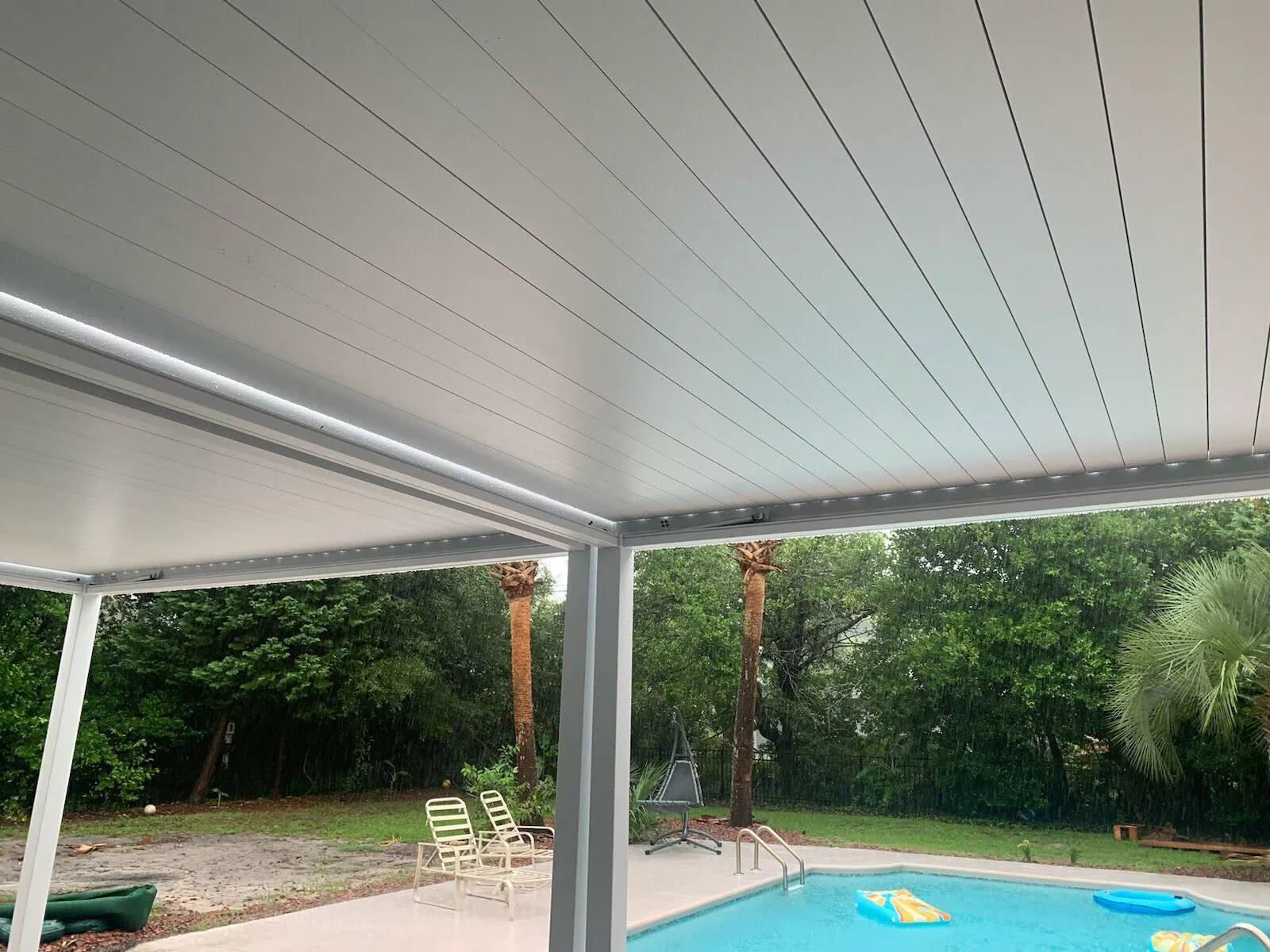 Bon Pergola Free Standing Villa Pergola With Louvers Motorization And Lighting included main image 0