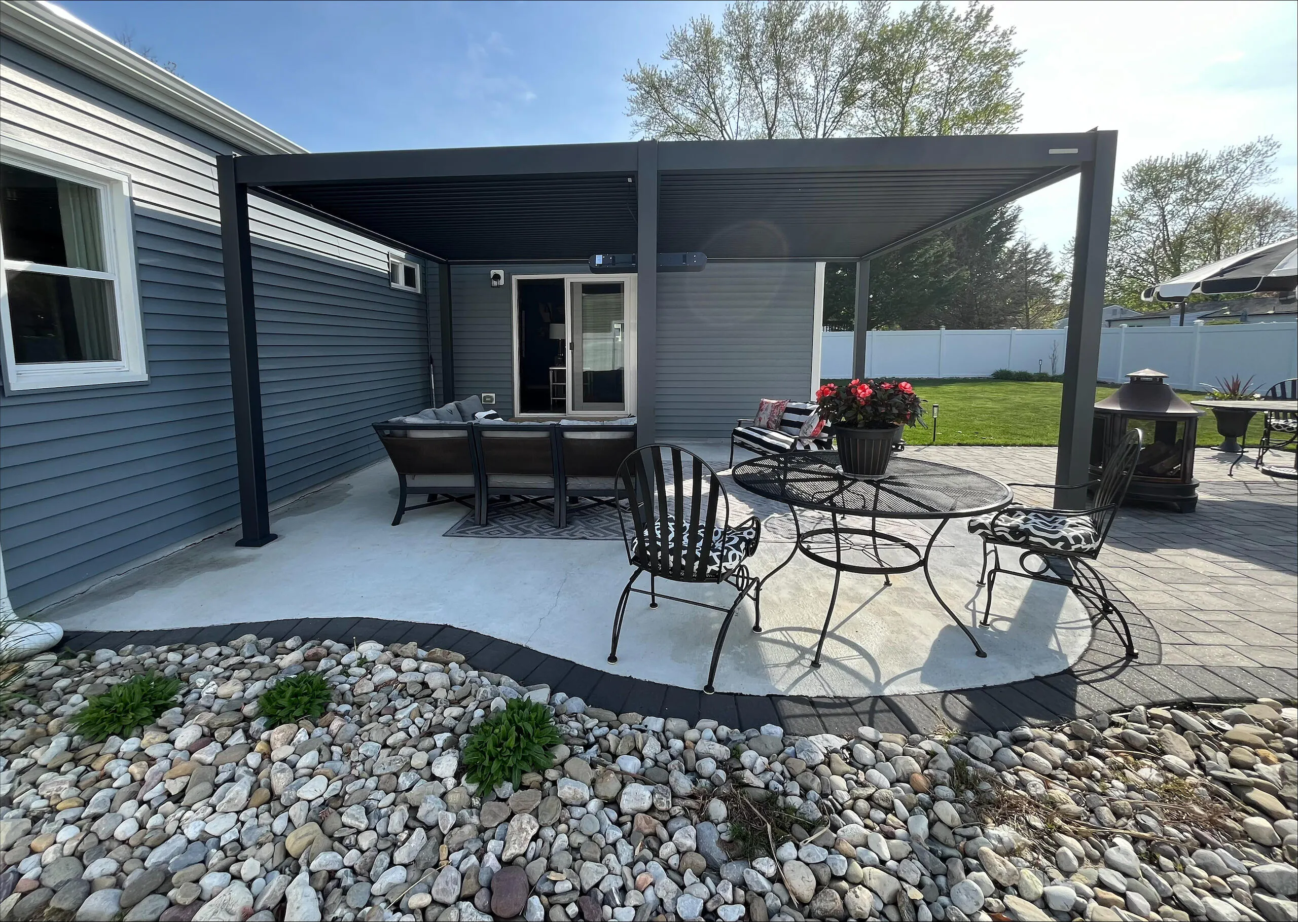 Bon Pergola Wall Mounted Villa Pergola With Louvers Motorization And Lighting included