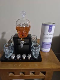 Don Vassie Limited Edition Skull Decanter 750ml with 4 Large Skull Glasses(165ml) and 4 Skull Stones.