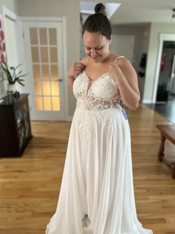 Arsinoe | White Plunging Neckline Bridal Gown