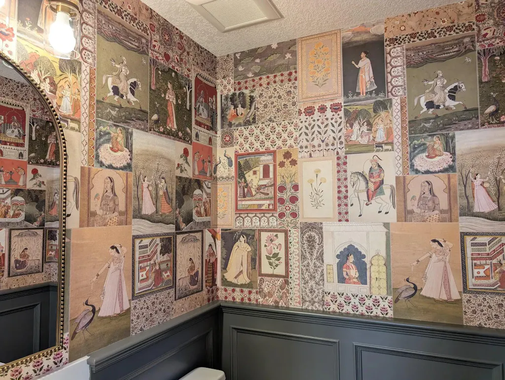 Royal Heritage: "Netri" Wallpaper