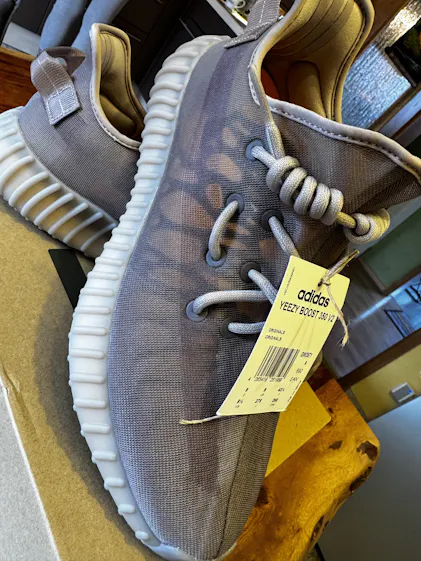 adidas gazelle silver green womens Adidas Yeezy Boost 350 V2 Wolkenweiß