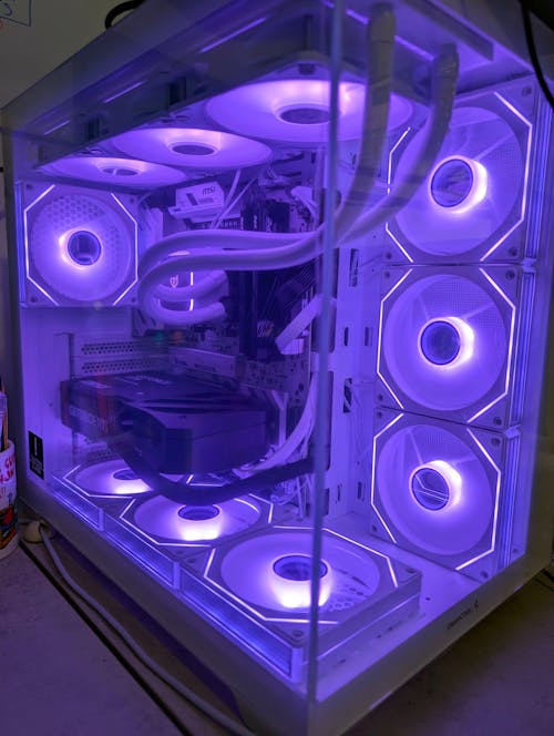 BREUNOR BALDER - PC Gaming Ryzen 7 7800X3D, RTX 5070 12GB, RAM 32GB DDr5 6000MHz, SSD 2000GB NVMe, Dissipatore a Liquido 360mm, Windows 11 PRO