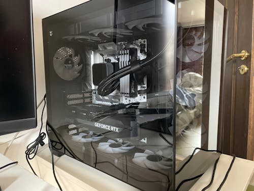 BREUNOR NANAMI PREMIUM - PC Gaming Ryzen 7 9800X3D , RTX 5070 Ti 16GB, Ram 64Gb DDR5 6000MHz, SSD NVMe 2TB, AIO 360mm DISPLAY , Windows 11 pro