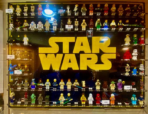 LEGO® Star Wars® Minifig Super Fan Display