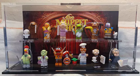 LEGO® The Muppets Minifigure Display Case – 12-Count Podium (71033)