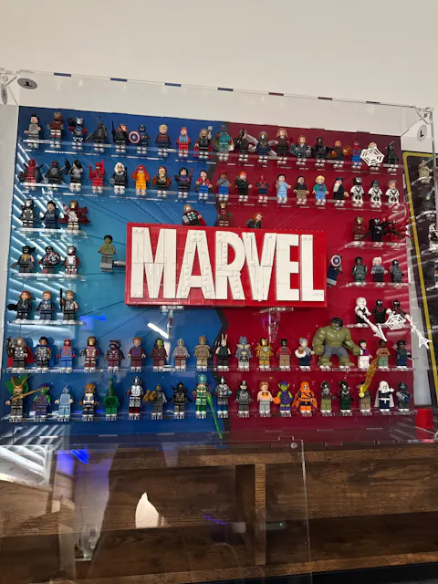LEGO® Marvel® Minifig Super Fan Display