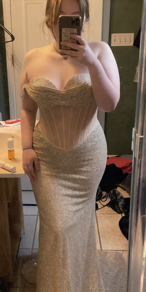 Stunning Off-the-Shoulder Mermaid Prom Dress with Sequins