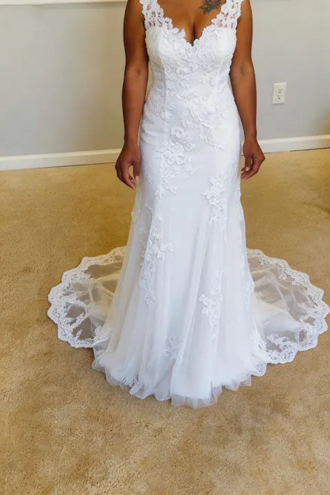 Wedding Dress Lace V Neck Sleeveless Sheath Floor Length Bridal Gown With Court Train