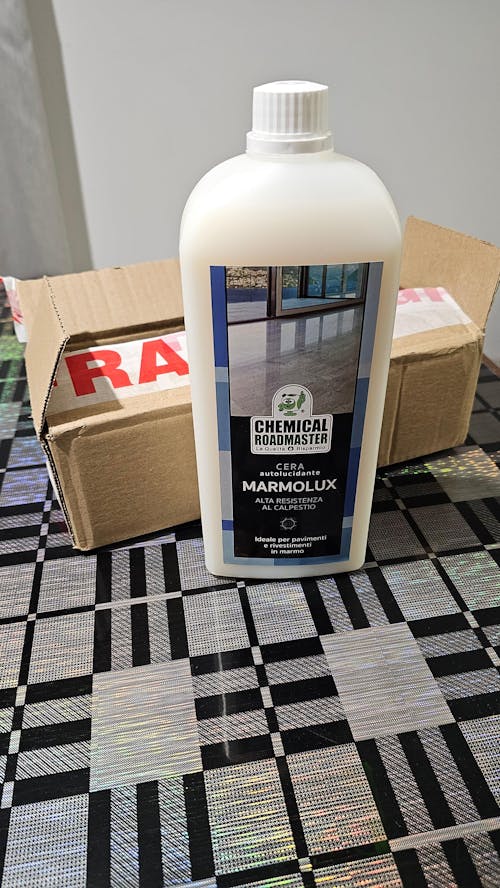 Marmolux - ceară cu autolustruire pentru pardoseli de marmură, ardezie, travertin, cu rezistență ridicată la călcare, 1 litru