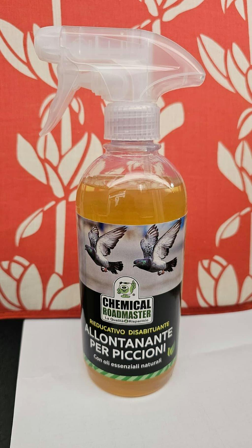 Spray repelent pentru porumbei, vrăbii și alte păsări, din uleiuri esențiale, foarte eficient, inofensiv pentru oameni, păsări sau animale, 500 ml