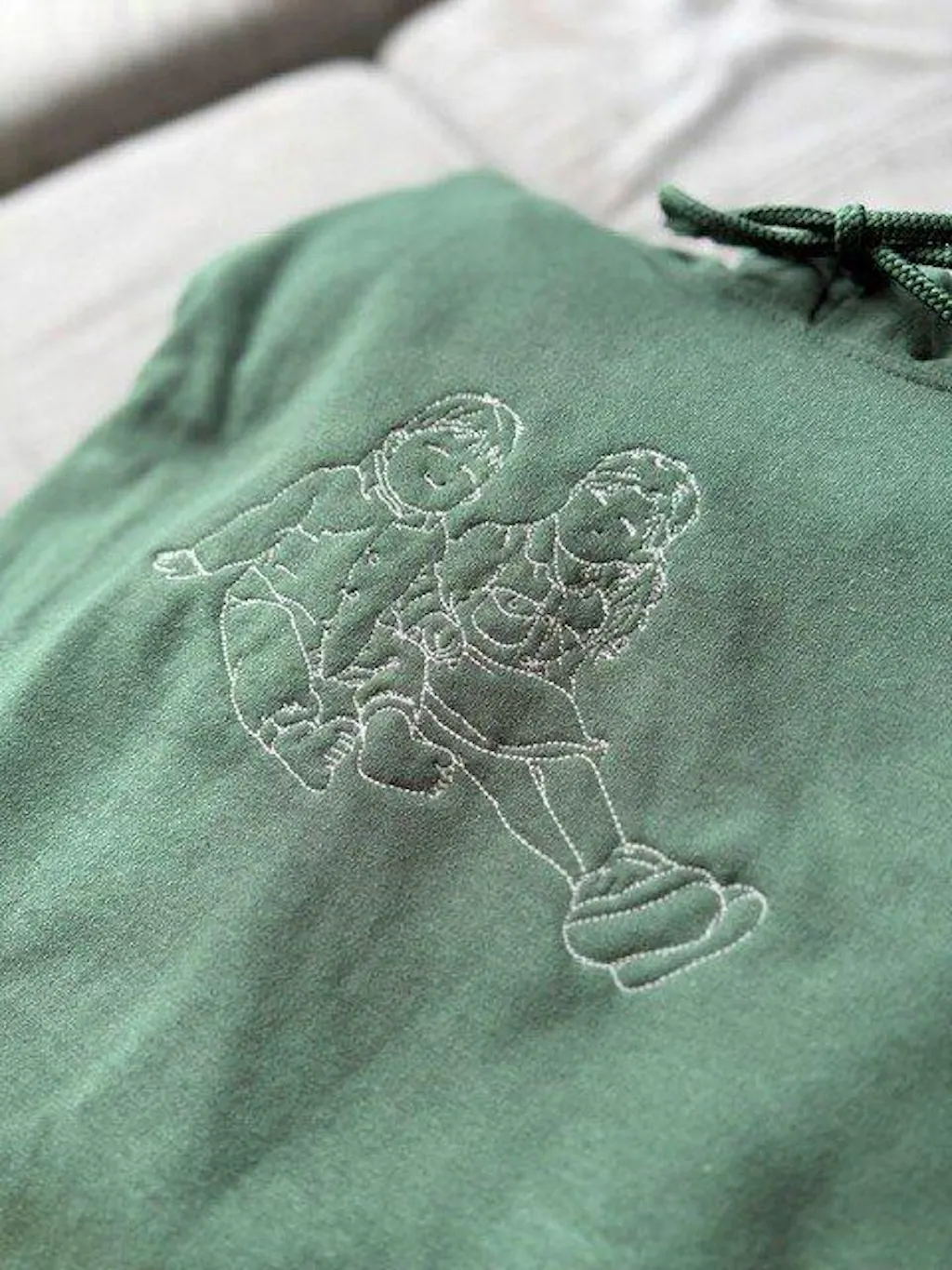Hoodie personnalisé Silhouette brodé 🔥