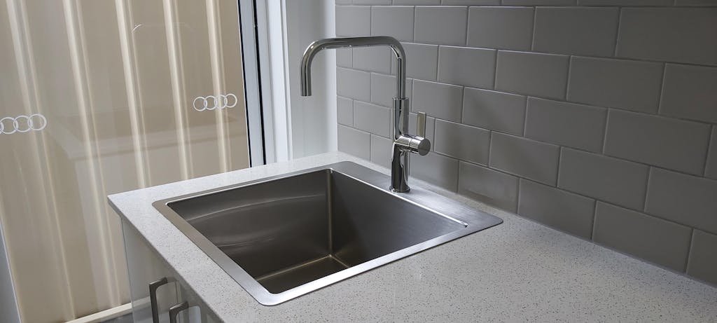 Leo 510x500 Single Bowl Tap Landing Sink Buildmat 6009