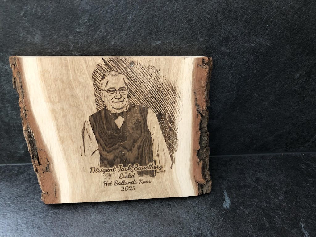 Gepersonaliseerde Pyrografie Kunst - Foto Gebrand op Hout met Schors