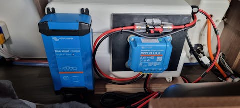 Victron Battery Charger 12/20 - Indoor (IP22) Blue Smart - 1 Output 230V UK