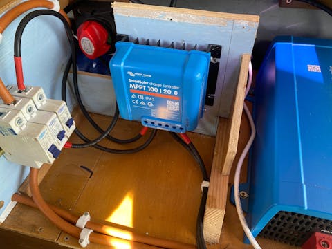 Victron MPPT 100/20 - SmartSolar Charge Controller