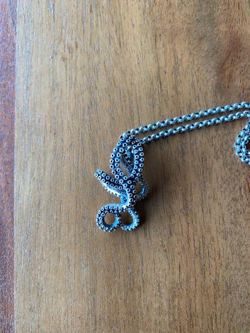 OLIVIA - Kette mit Oktopus Anhänger