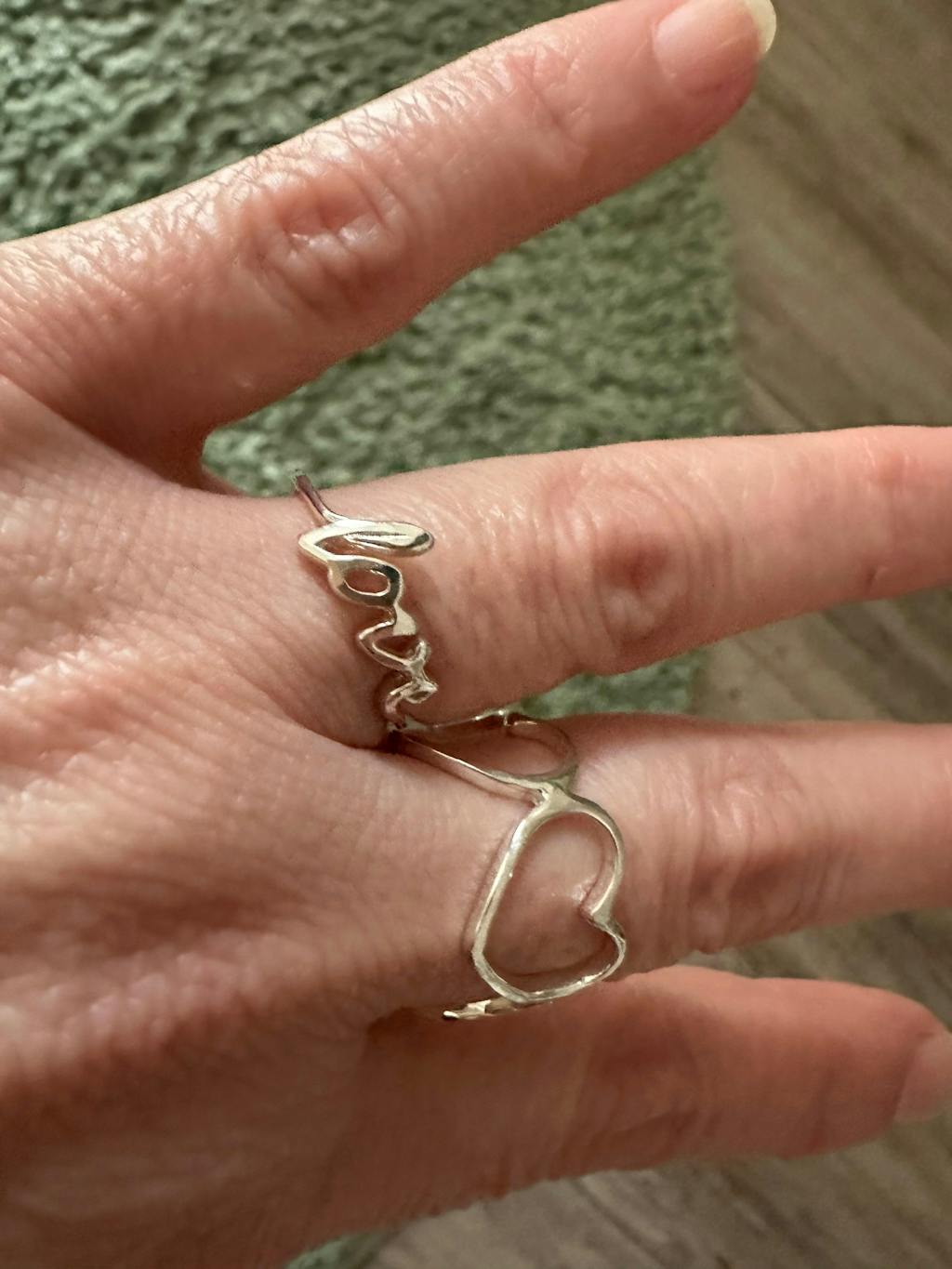 LOVE Ring - Silberring & Goldring mit LOVE Schriftzug
