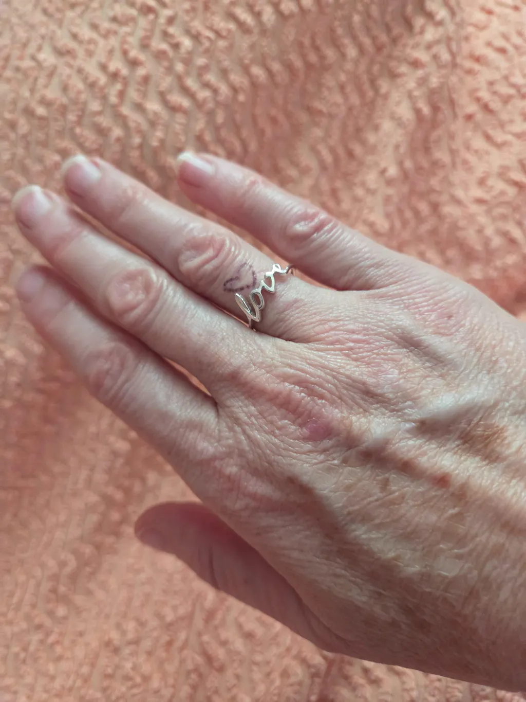 LOVE Ring - Silberring & Goldring mit LOVE Schriftzug