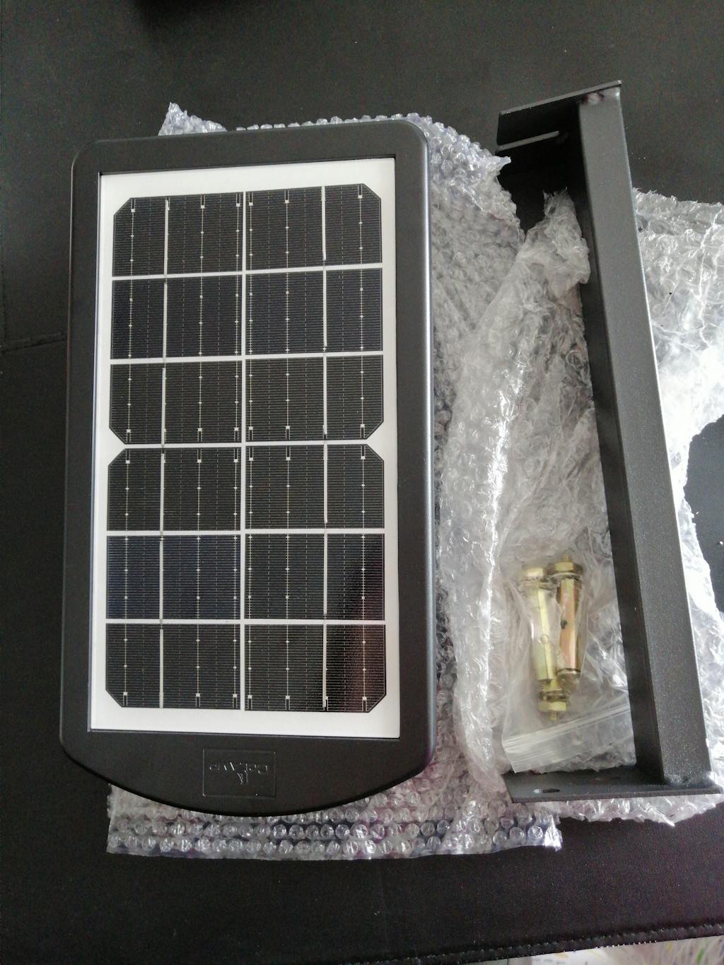 Lámpara con Panel Solar 30 Watts Carbone Store Panamá