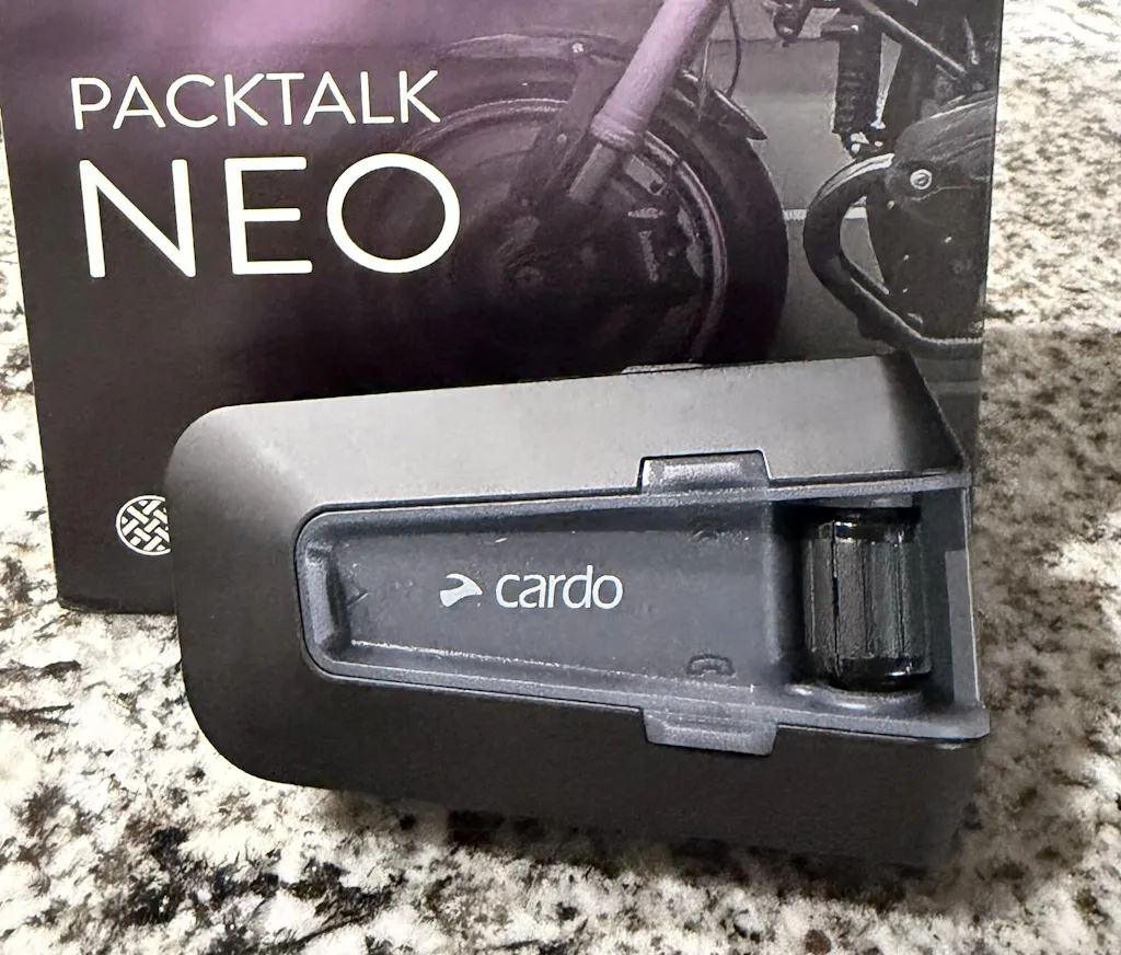 Packtalk Neo、DMCメッシュ対応バイク用インカム | Cardo Systems