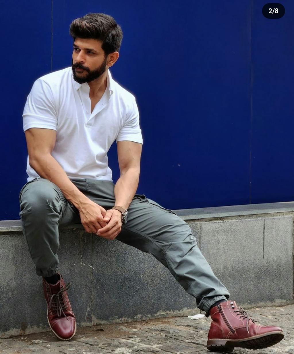 WHITE BUTTON-DOWN MINIMAL POLO