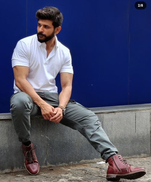 WHITE BUTTON-DOWN MINIMAL POLO