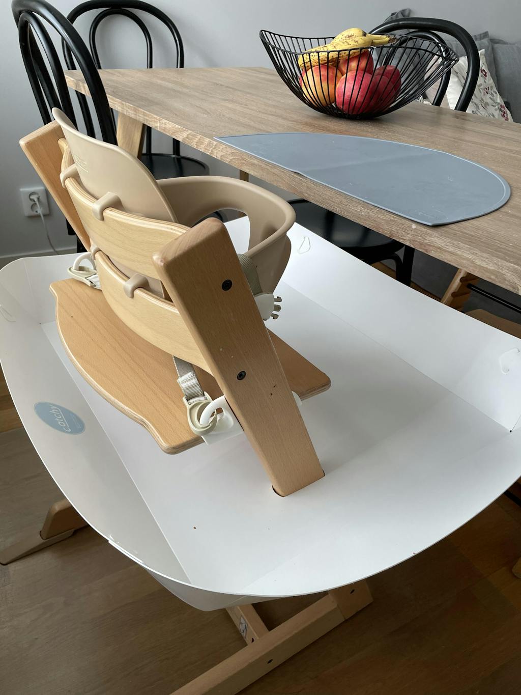 CATCHY The food and mess catcher for high chairs Catchy